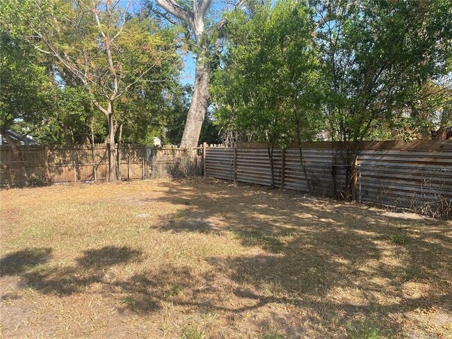 Building Photo - 10935 N 14th St