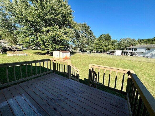 Building Photo - 5609 Landrum Dr