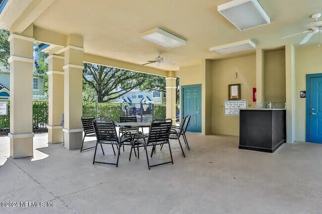 Building Photo - 13703 Richmond Park Dr N