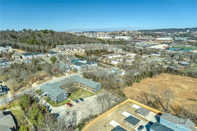 Building Photo - 1935 W Stone St