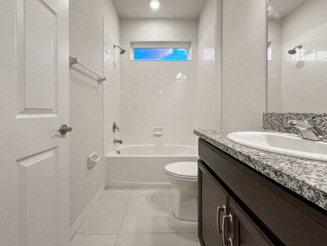 Building Photo - $1,500 OFF on Your 2nd Month’s Rent! Riverview Gem – 4BR/2BA Home with Screened-In Hot Tub & Solar!!