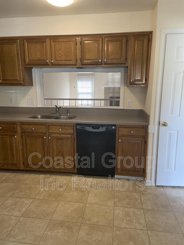 Building Photo - 1020 Colonial Meadows Way