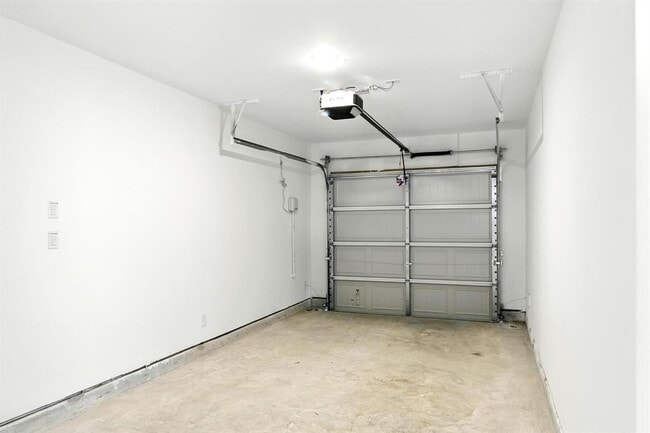 Building Photo - 18210 Via Aurelia Dr