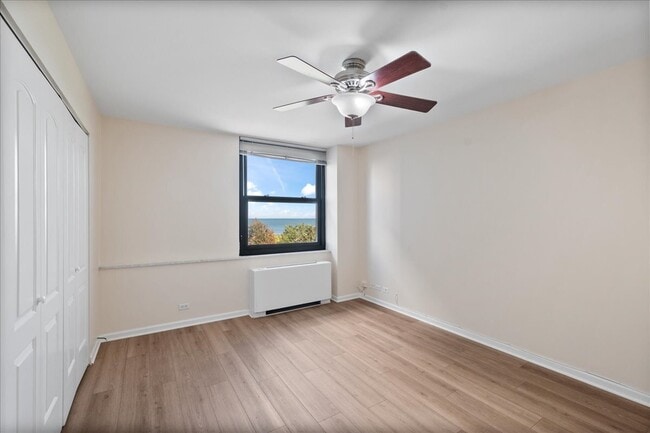 Building Photo - 5701 N Sheridan Rd