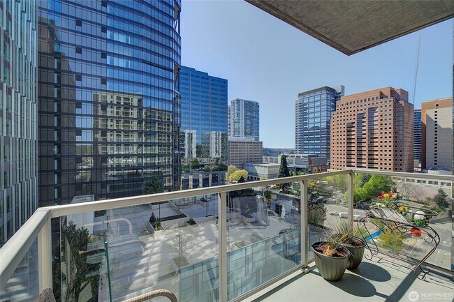 Building Photo - 2Bd/2Ba Bellevue Condo