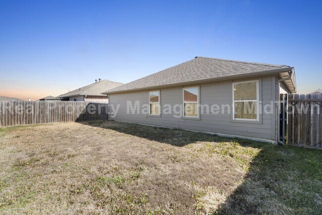 Building Photo - 1605 Bob Dr