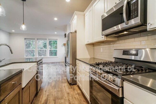 Building Photo - 995 SE Olive Way