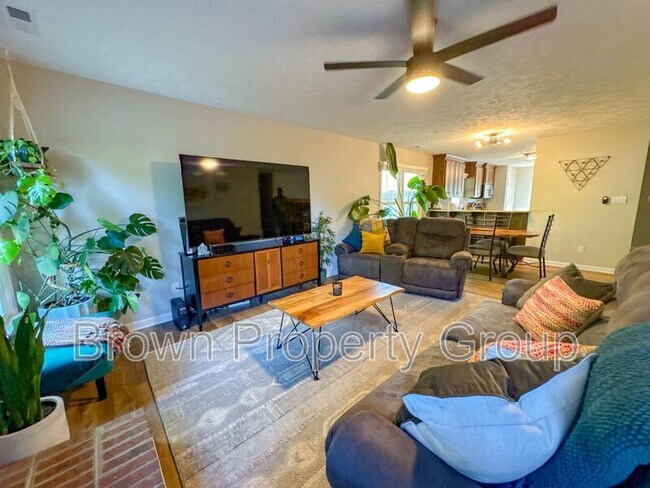 Building Photo - 5813 Bacarro Pl