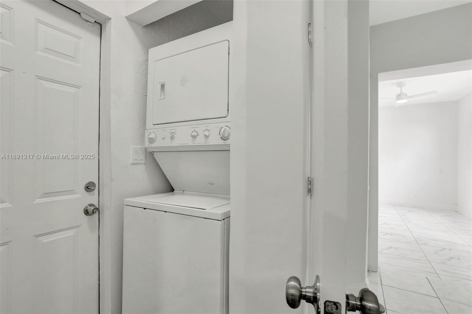 Building Photo - 2701 NW 18th Ter