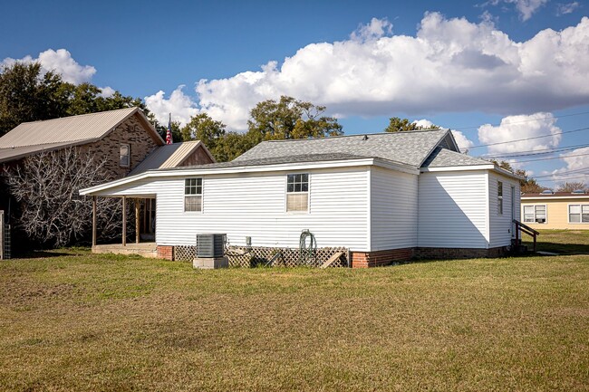Building Photo - ADORABLE HOME FOR RENT