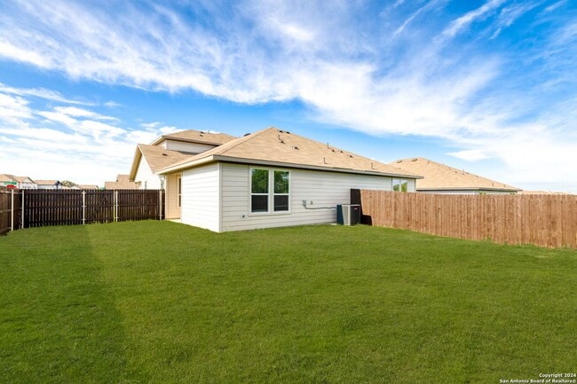 Building Photo - Stunning 4-bedroom, 3-bathroom Luxury Duplex on a HUGE Corner Lot!