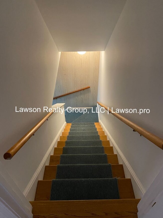 Building Photo - Spacious Hollins Four Bedroom w/ Finished Basement