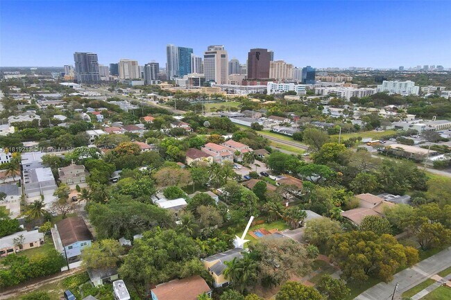 Building Photo - 307 SW 11th Ct