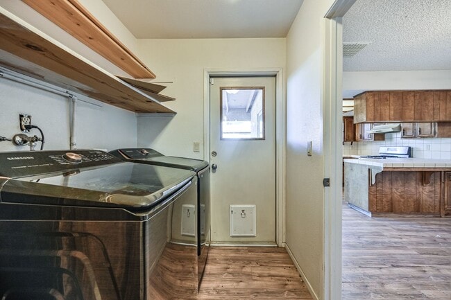 Building Photo - 3 bedroom, 2 bath with large living room and brick fireplace.  Good size kitchen with tons of cab...