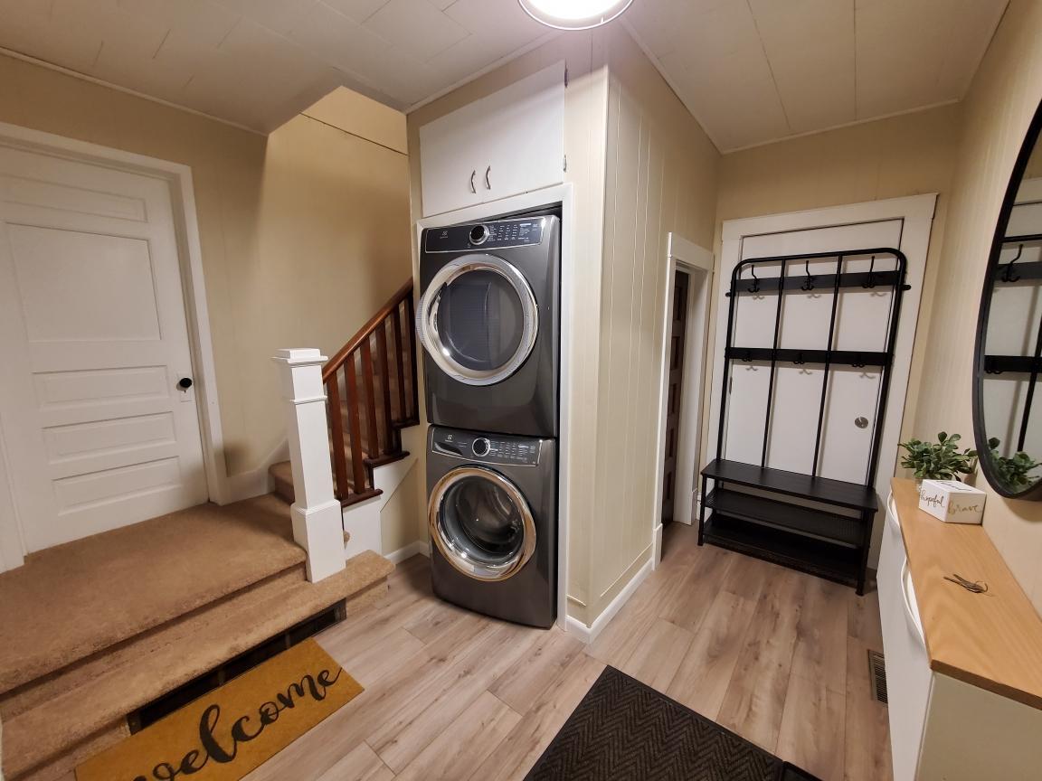 Entryway/Laundry room - 6455 MN-114