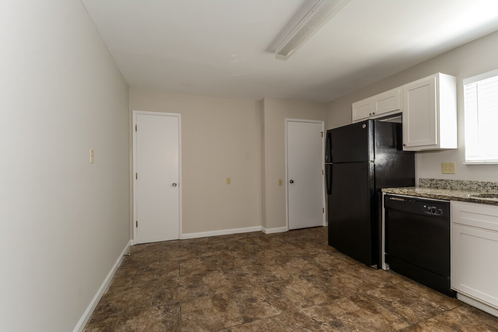 Building Photo - 1450 Night Dr