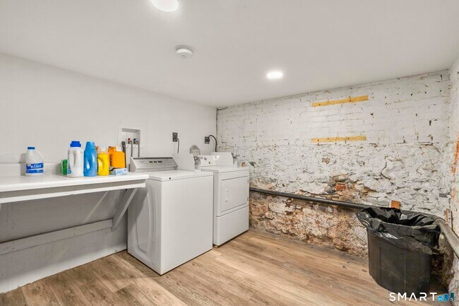 Building Photo - 18 Kelley St