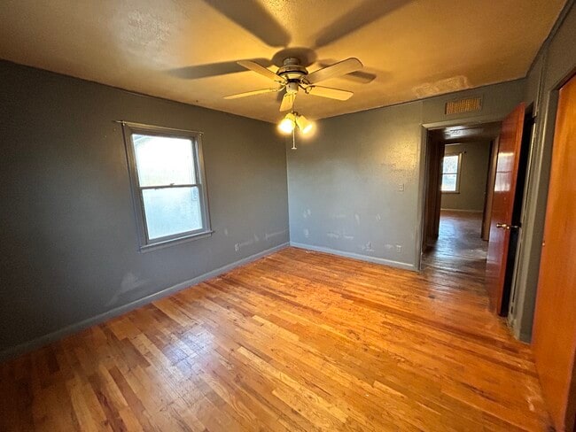 Building Photo - 806 Jackson St