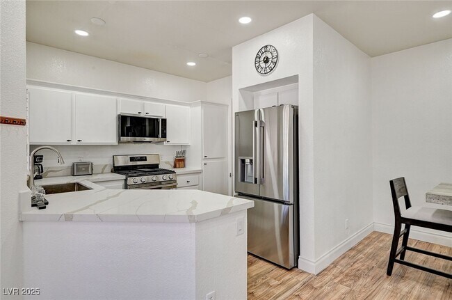 Building Photo - 251 S Green Valley Pkwy