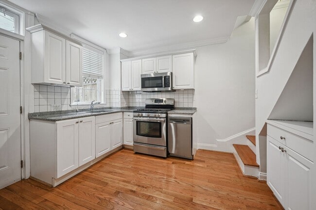 Building Photo - Charming 2 Bedroom in Foggy Bottom