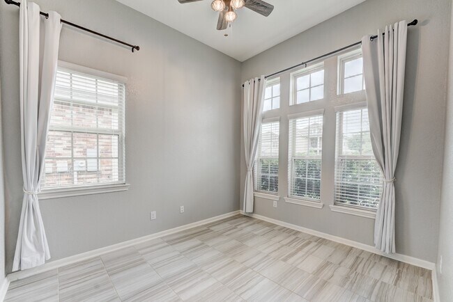 Building Photo - 255 Dale Ridge Ln
