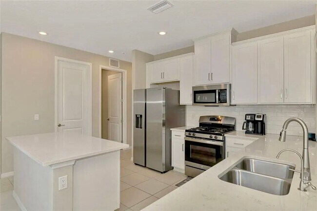 Building Photo - 6310 Grandview Hill Ct
