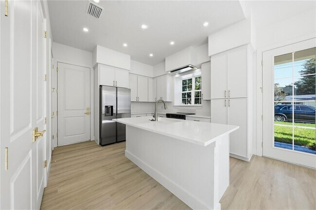 Building Photo - 1514 Wilson Ave
