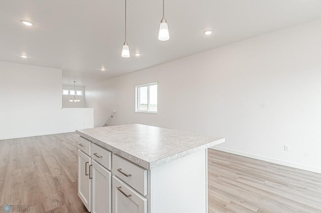 Building Photo - 4 bedroom 2 bathroom house