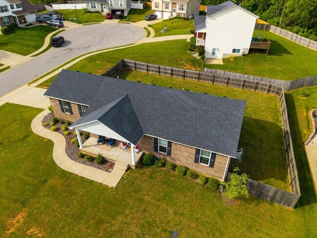 Building Photo - 212 Emerson Dr