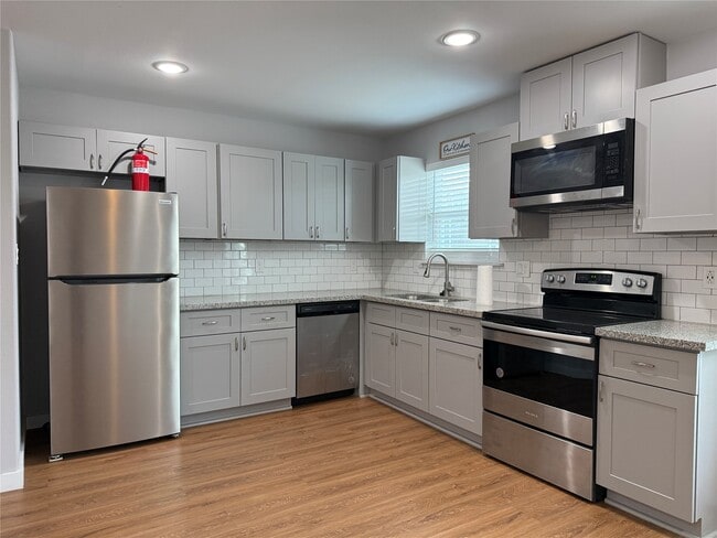 Building Photo - 6610 Haight St