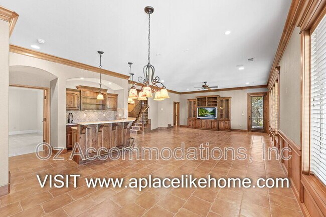 Building Photo - 16690 Country Club Dr