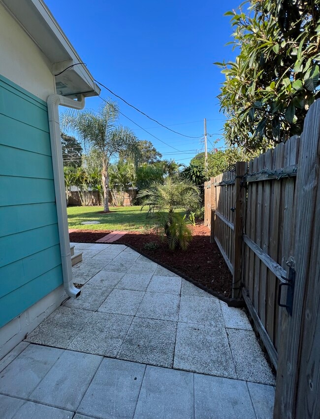 Building Photo - 5321 Newton Ave S