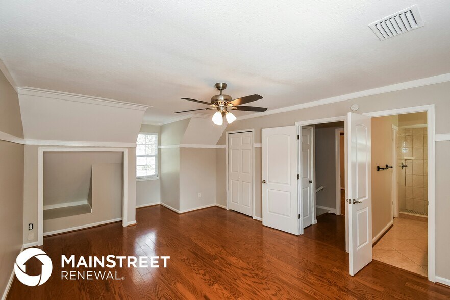 Building Photo - 10585 Castlebrook Dr