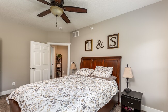 Building Photo - 723 Cox Ct