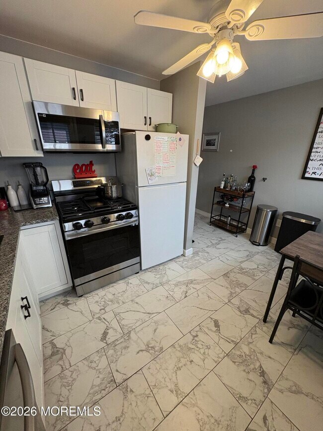 Building Photo - 16 Laurel Pl