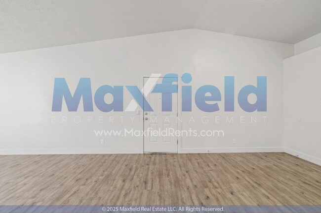 Building Photo - Upstairs Unit -3BD 2BA Unit Near Costco and High School