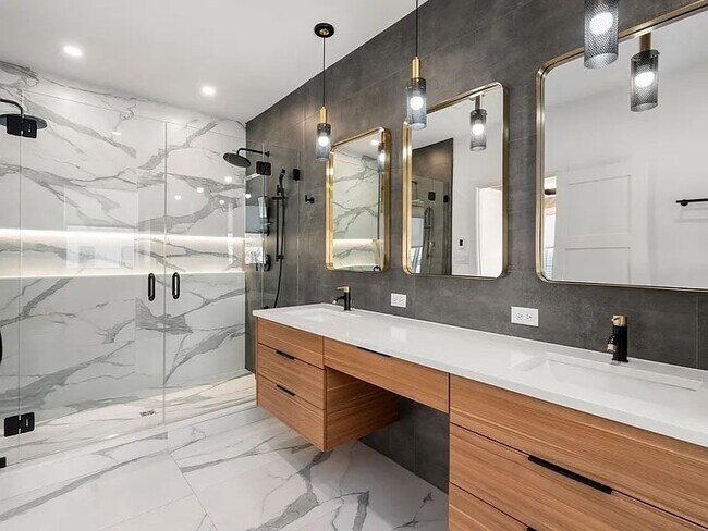 Building Photo - 114 Church St