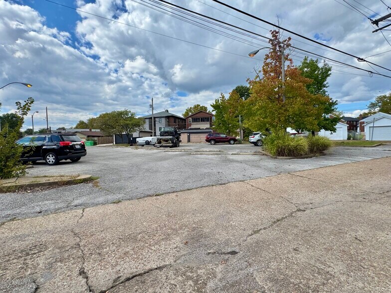 Building Photo - 3525-3527 Lawn Ave