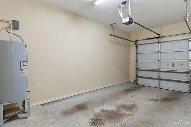 Building Photo - 15 Wellington Ave