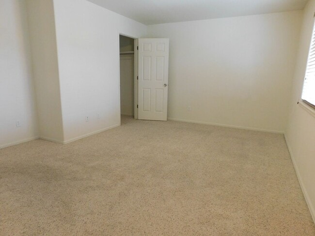 Building Photo - Townhome North GJ!!