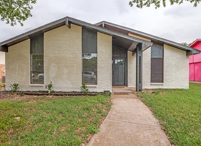 Primary Photo - 7310 Chinaberry Rd