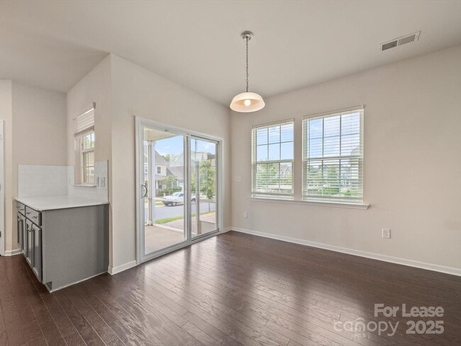 Building Photo - 1067 Winnett Dr