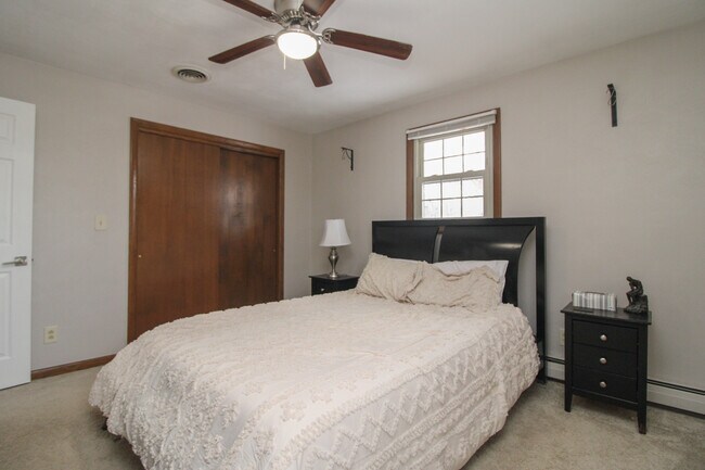 Building Photo - 213 Blueberry Dr