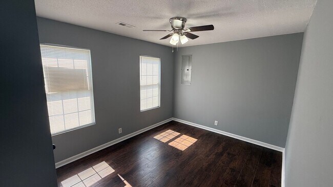 Building Photo - 2702 Painted Pony Dr
