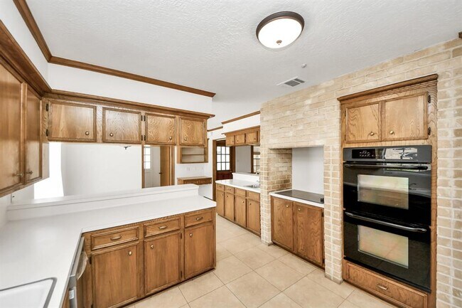Building Photo - 8006 Oakington Dr