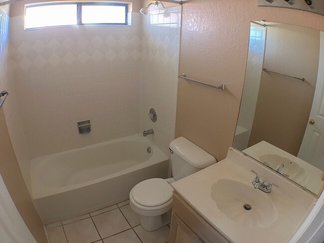 Building Photo - North Hills 3 Bed Refrig A/C!