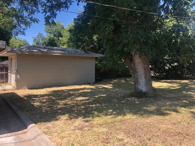 Building Photo - CLOSE TO ACU!  3 BED, 1 BATH!