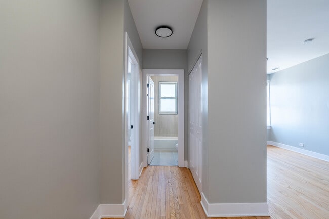 Building Photo - 6239 N Western Ave