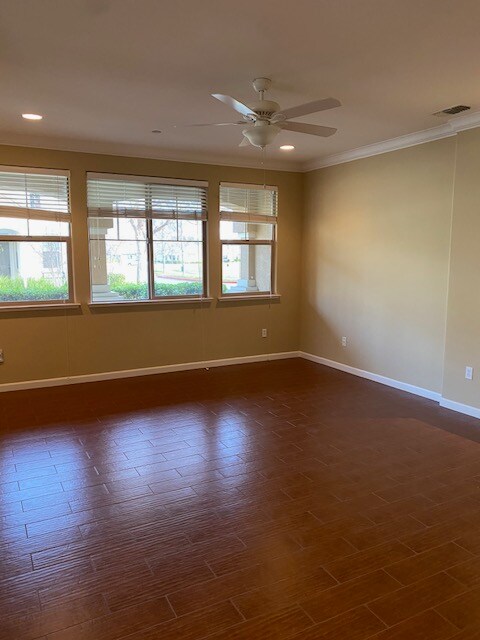 Building Photo - 1000 Orleans Ct