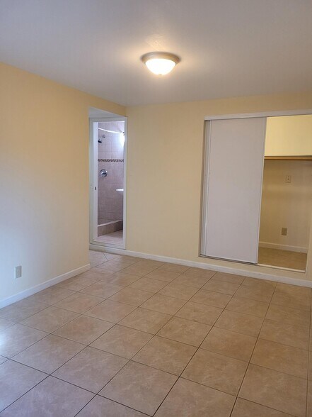 Building Photo - 2407 Saint Louis Dr